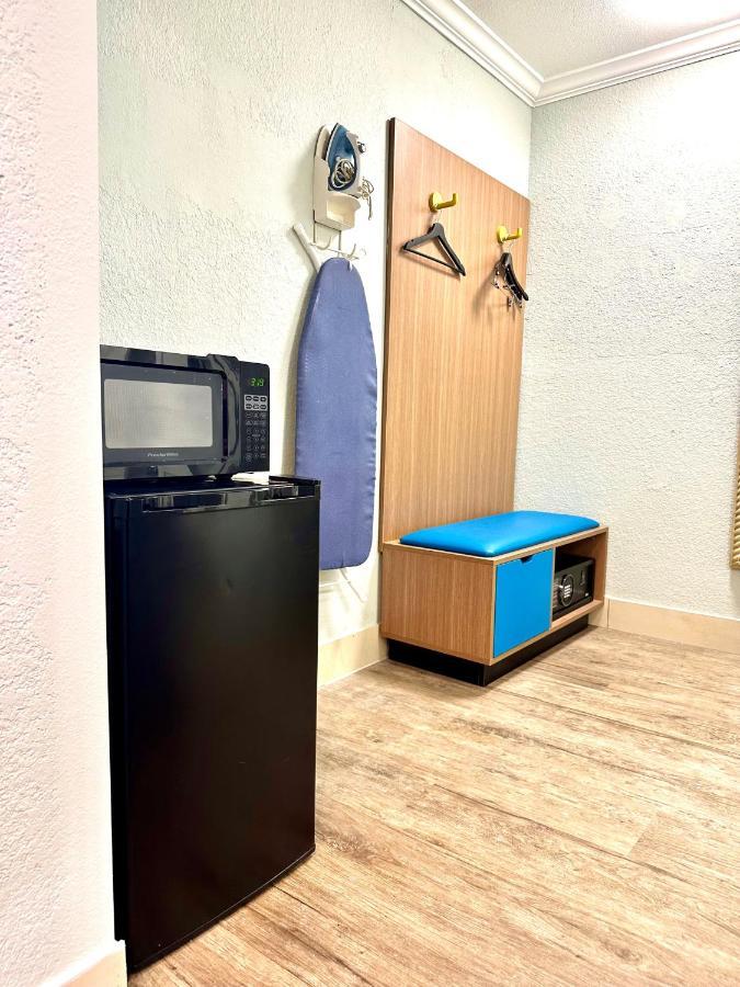 デイズ イン バイ ウィンダム ペンサコーラ ヒストリック ダウンタウン エクステリア 写真